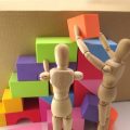 【個人型確定拠出年金(iDeCo/イデコ)】対【つみたてNISA】徹底比較!どちらを優先すべきか