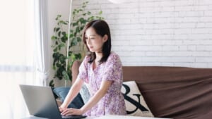 在宅勤務時の在宅勤務手当等の所得税が一部非課税に。国税庁が課税対象から外す判断。計算式を発表